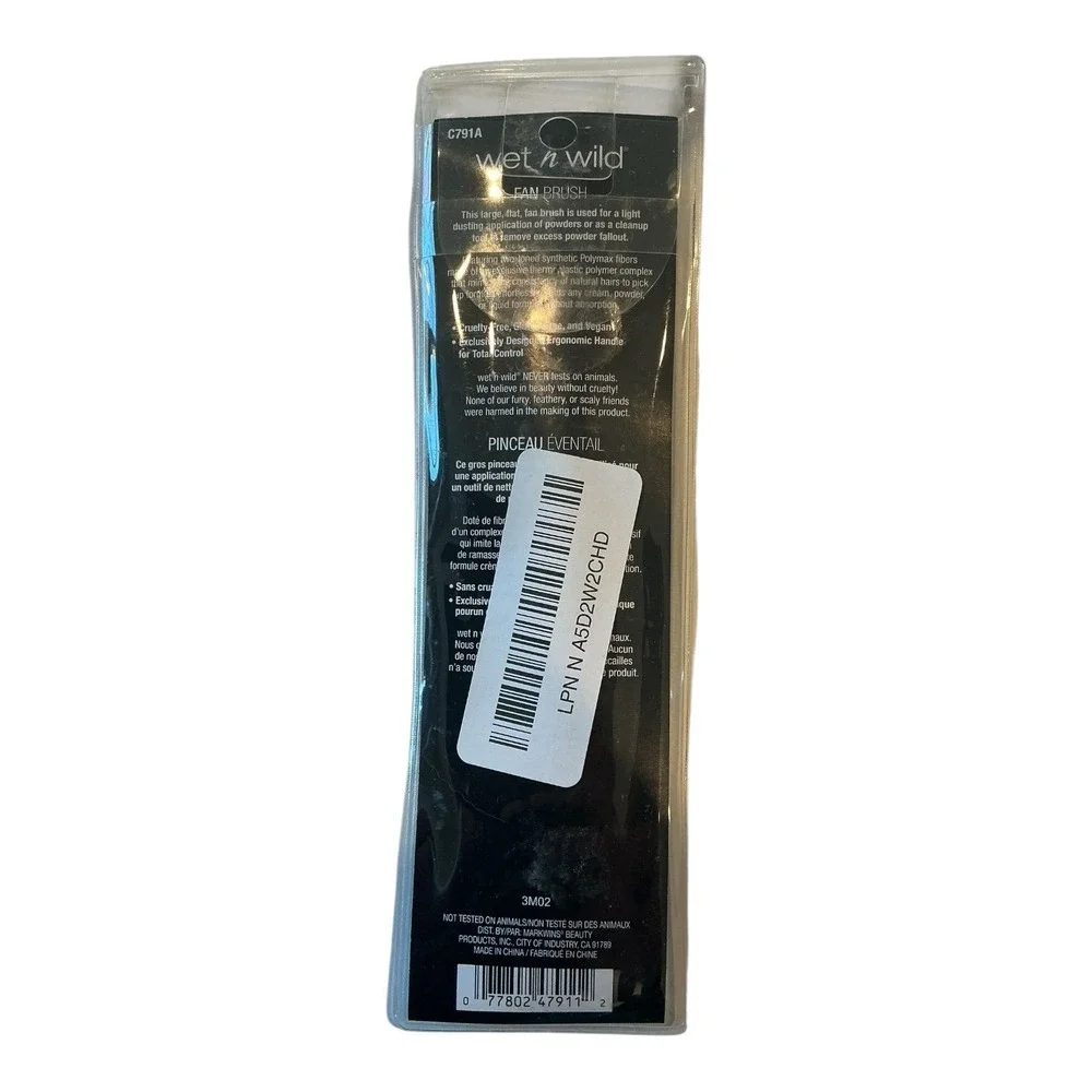 Wet‎ n Wild - Fan Brush (C791A) - Soft Synthetic Bristles